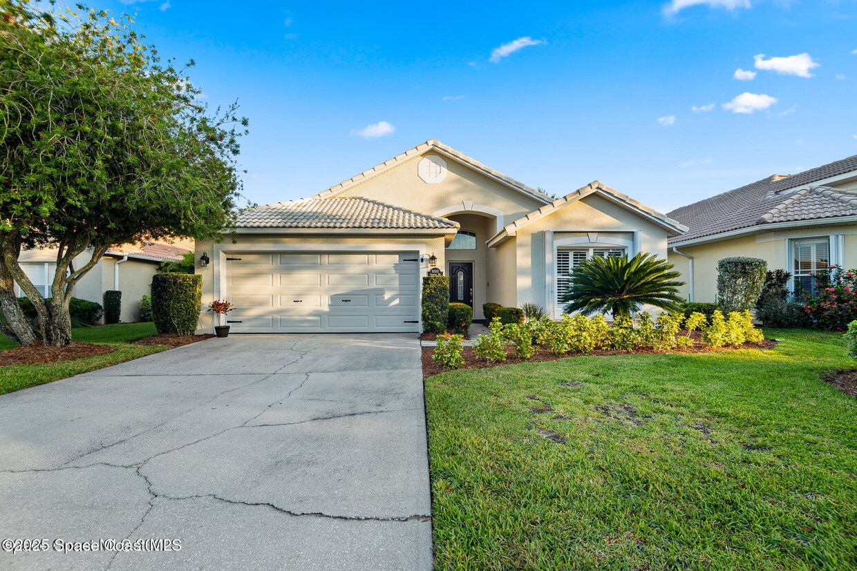 Foto principal - 8000 Daventry Dr