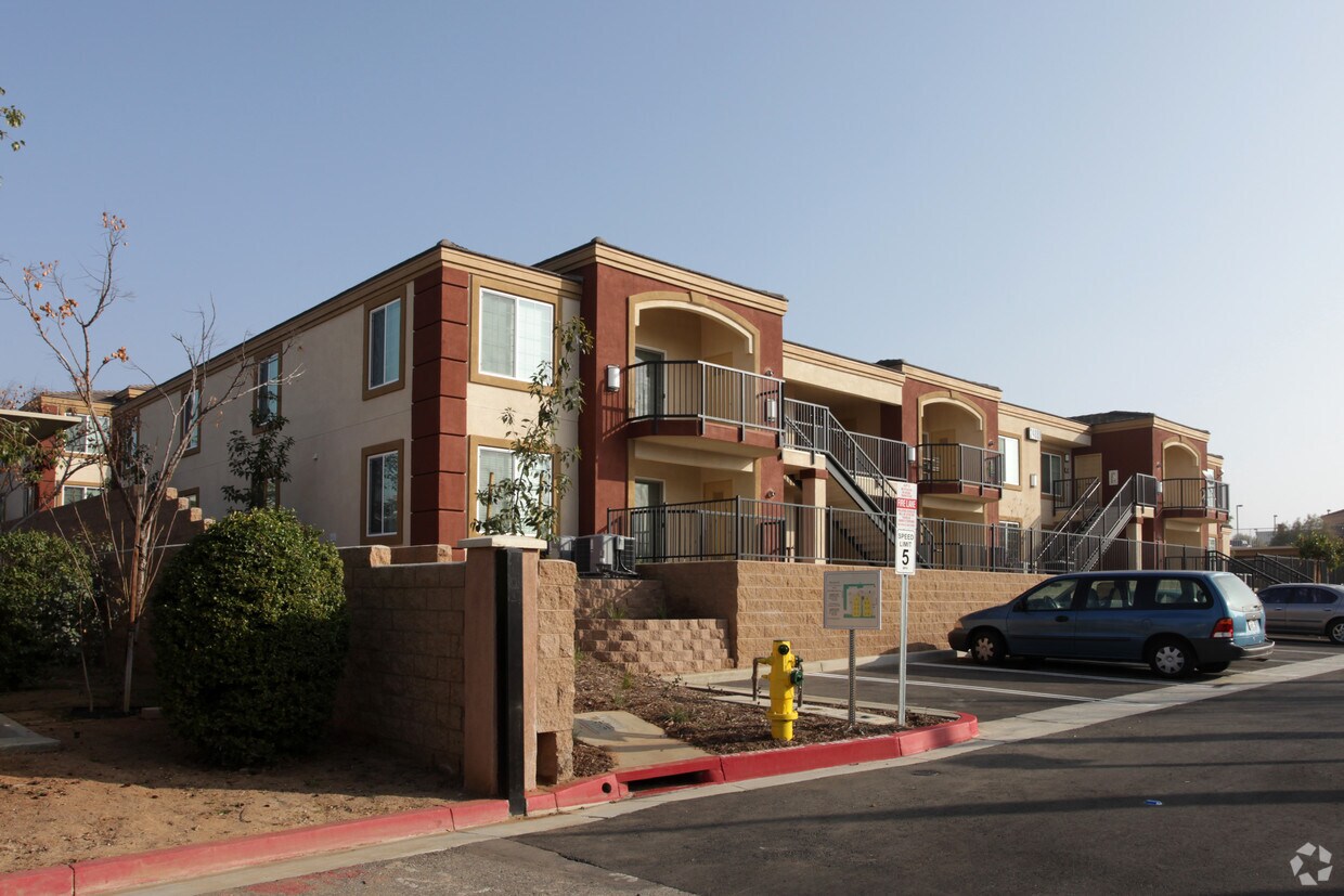 Foto del edificio - Hemlock Family Apartments South