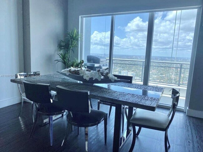 Foto del edificio - 60 SW 13th St