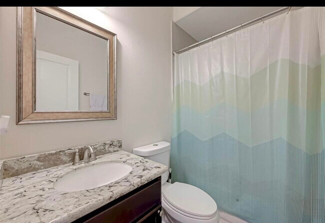 Baño privado - 216 W 28th St