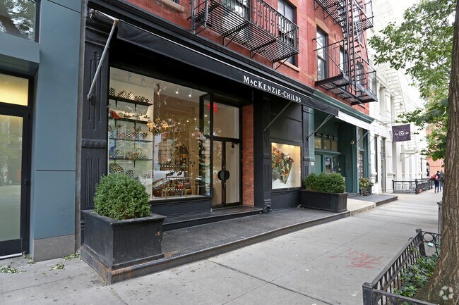 Foto del edificio - 451-453 West Broadway
