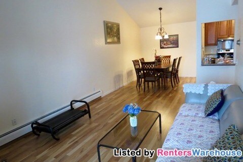 Building Photo - 3420 Golfview Dr