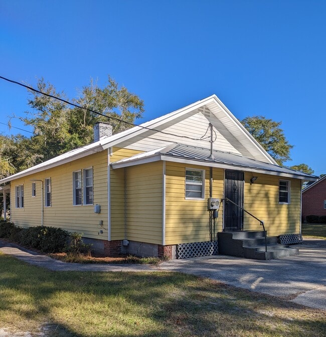 Rear - 804 N Maple St