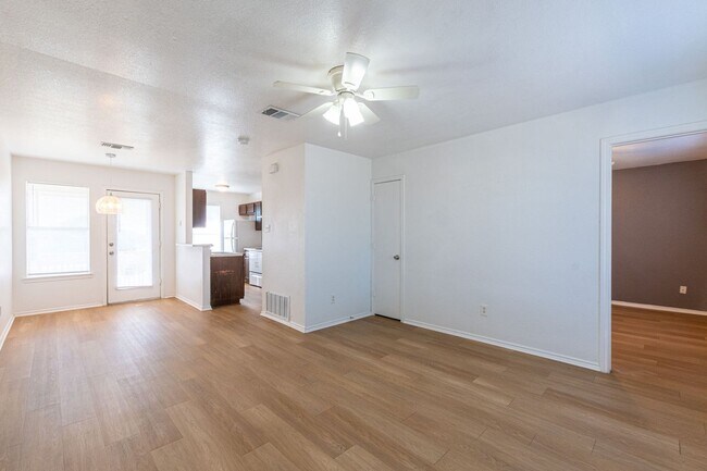 Foto del edificio - 5904 Greengate Dr