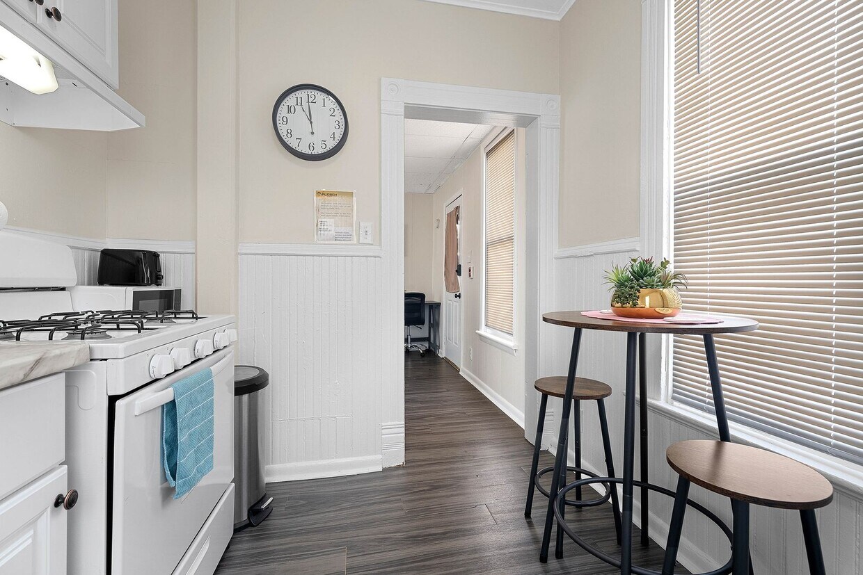 120 E Spring St Unit B, Appleton, WI 54911 Room for Rent in Appleton