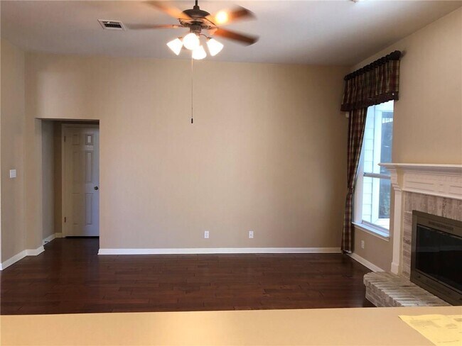 Building Photo - 1104 Hunter's Creek Dr