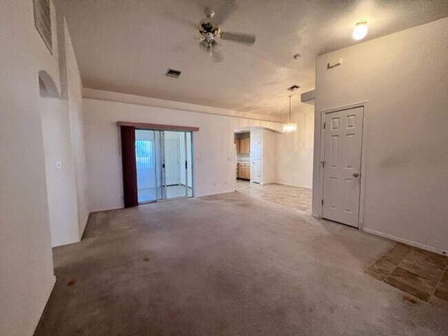 Foto del edificio - Silver Sands Community Home with fenced Yard 2BR plus bonus area