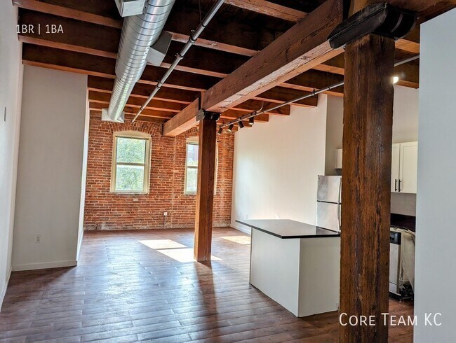 Building Photo - Renovated River Market Loft For Rent!