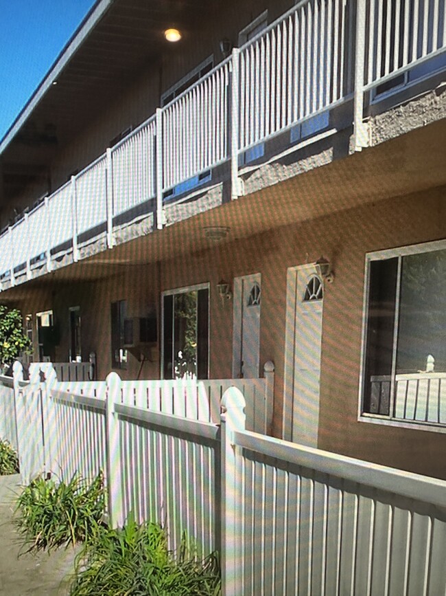 Building Photo - Terrace View West