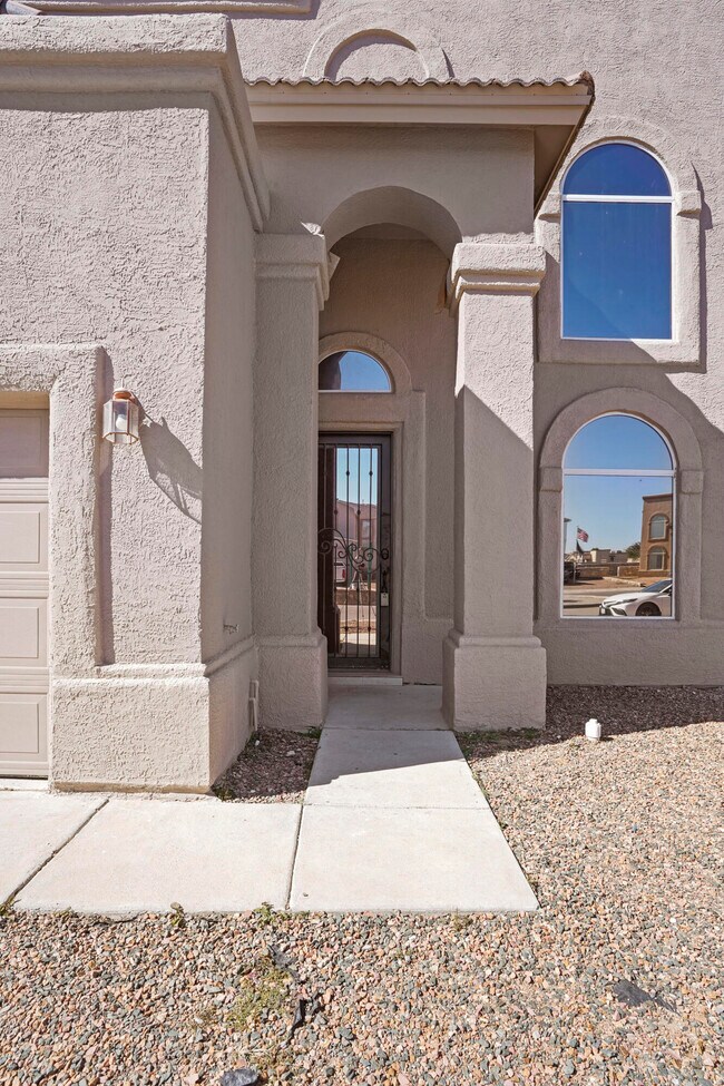 Building Photo - 2149 Shreya St