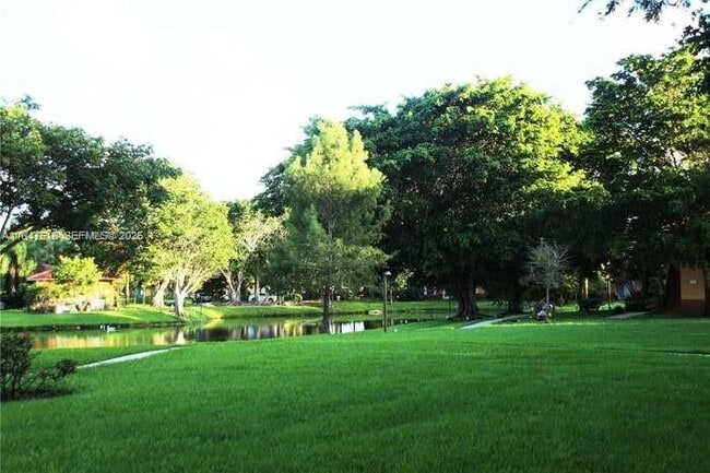 Foto del edificio - 10709 Cleary Blvd