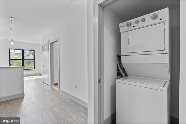 Building Photo - 303 McMechen St