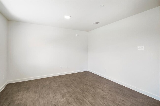 Building Photo - 12603 Telge Rd