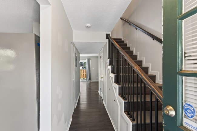 Building Photo - 5631 Kingsport Dr