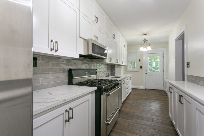 Building Photo - 16 Groton St