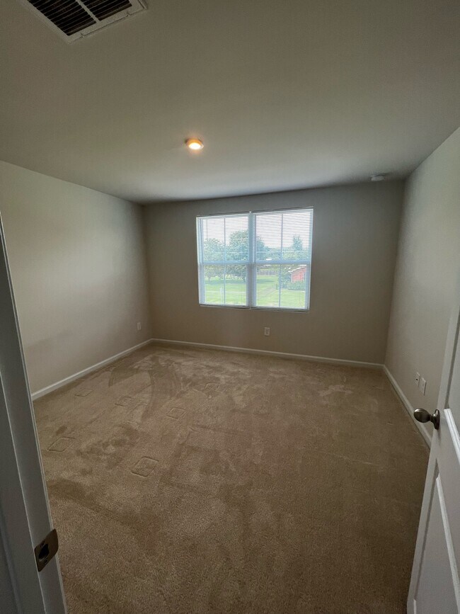 Photo - 104 Verdant Leaf Wy Townhome