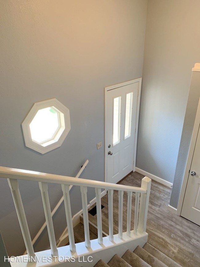 Building Photo - 531 Wood Thrush St
