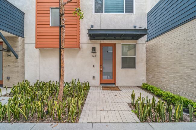 Building Photo - 9914 Artesia Blvd