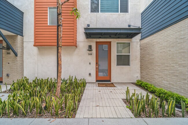 Foto del edificio - 9914 Artesia Blvd
