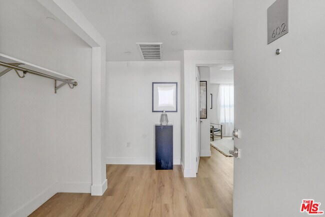Foto del edificio - 1822 Overland Ave