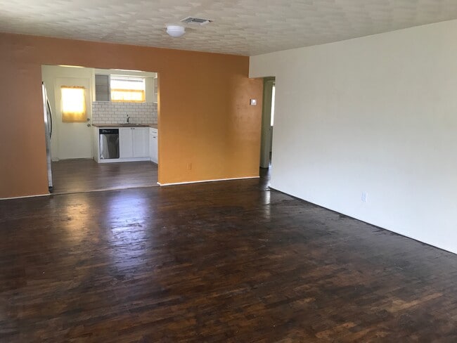 Building Photo - 2435 McKinley St