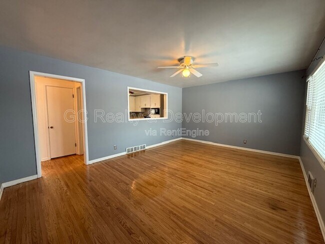 Foto del edificio - 838 Whitlock Ave