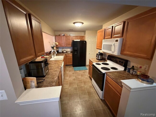 Building Photo - 16751 Carriage Wy