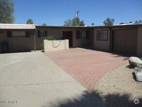 Building Photo - 2021 S La Rosa Dr