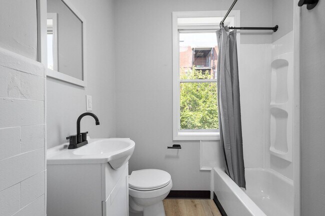 Building Photo - Stunning 3 bedroom home in Carrick availab...
