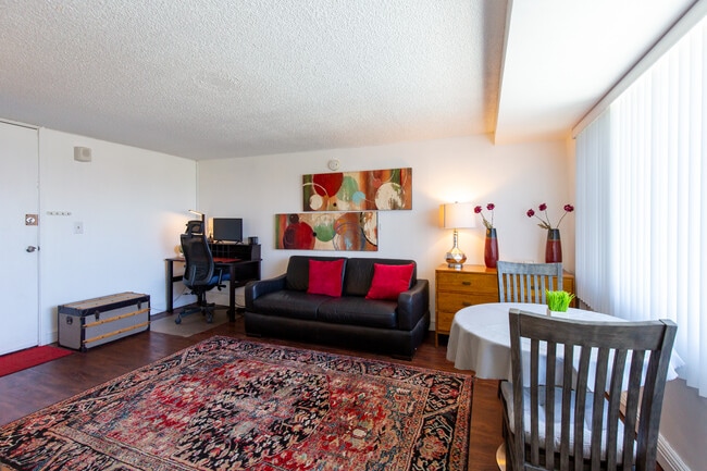 Hydraulic sofa bed just pops open in one piece. - 2888 Ala Ilima St