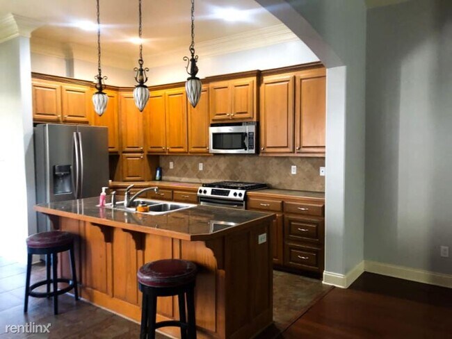 Building Photo - 3 br, 2.5 bath House - 111 Flamingo Row