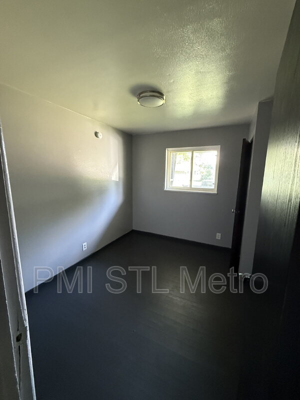 Building Photo - 10736 Spring Garden Dr