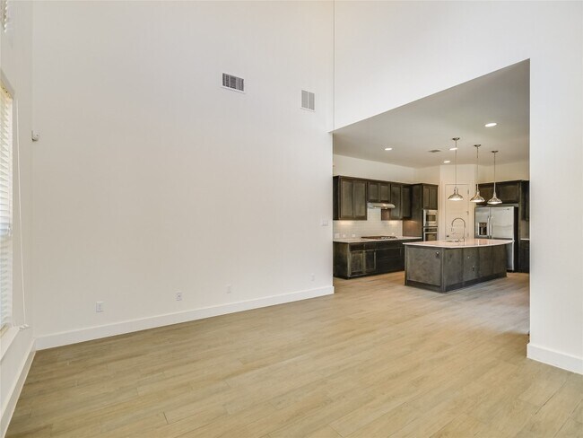 Foto del edificio - 301 Jeffrey David Ln W