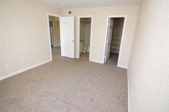 Foto del edificio - 8100 Creekbend Dr