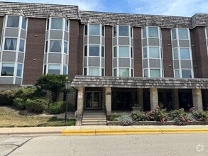 Building Photo - 2500 Archbury Ln
