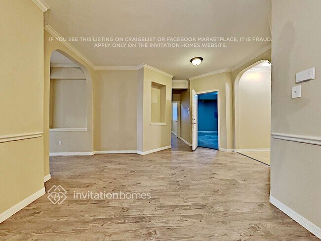 Foto del edificio - 12923 Tall Spruce Dr