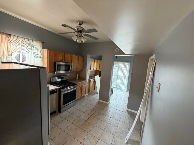 Kitchen - 4710 W Jackson Blvd