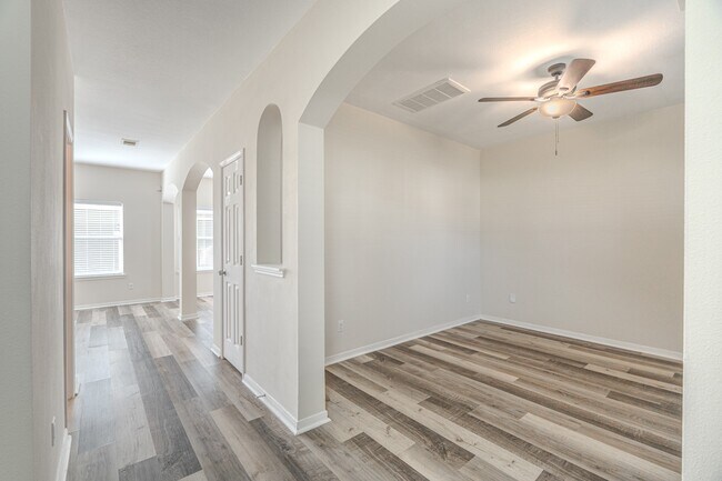 Foto del edificio - 20702 Settlers Lake Cir N