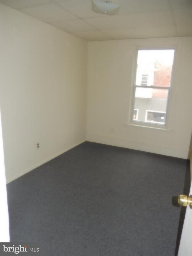 Building Photo - 1135 Lancaster Ave