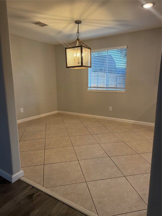 Foto del edificio - 6207 Woodvale Dr