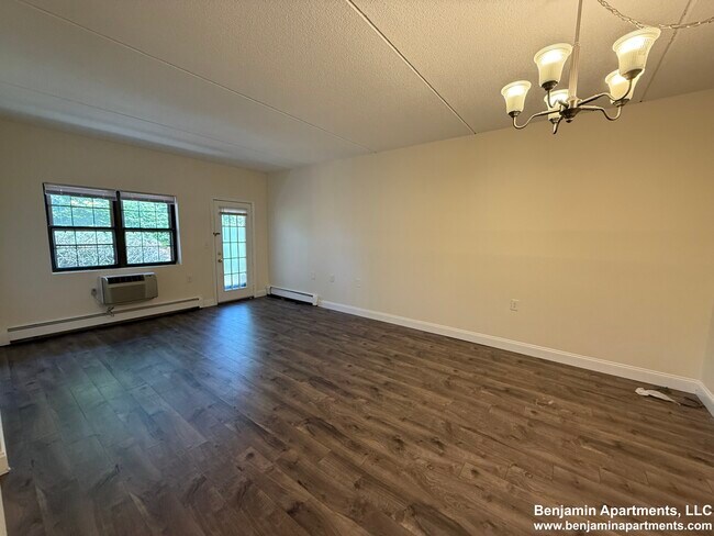 Building Photo - 736 Highland Ave