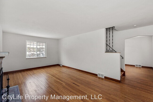 Building Photo - 3 br, 1 bath House - 2445 Valera Avenue