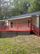 Building Photo - 2019 Row St
