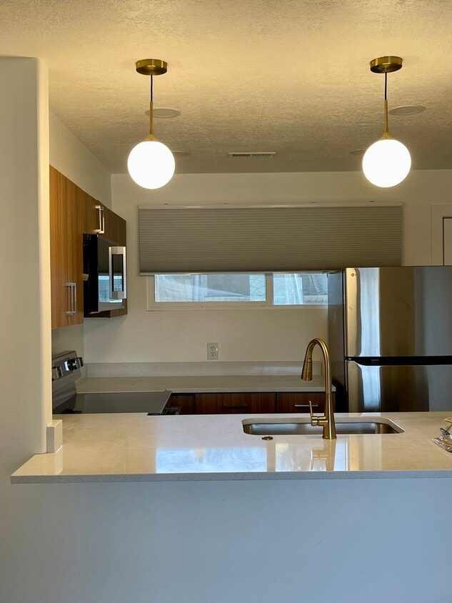 Primary Photo - 2 Bedroom/1 Bathroom Condo in Midvale