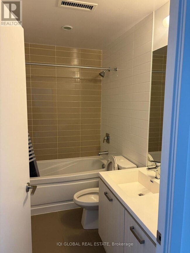 Building Photo - 125 Redpath Ave