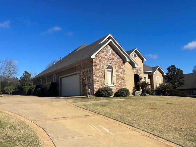 Building Photo - 6267 Henley Way
