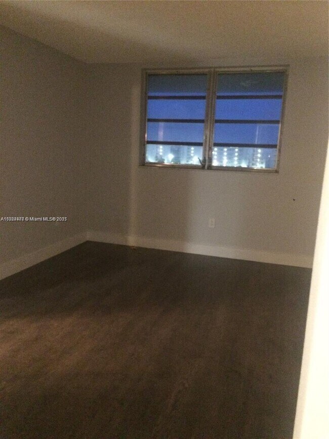 Foto del edificio - 2859 Leonard Dr