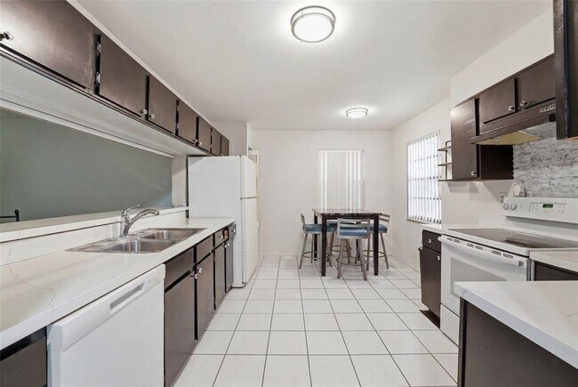 Building Photo - 5080 Barrington Cir