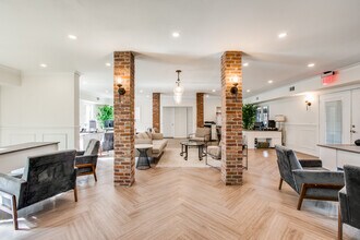 Bellaire Oaks Apartments photo'