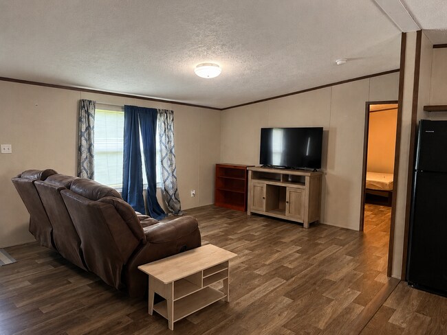 Foto del edificio - 4 Bedroom Home in Albany